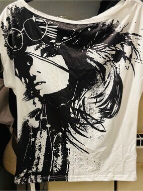 Graphic Black & White Portrait Tee Size L